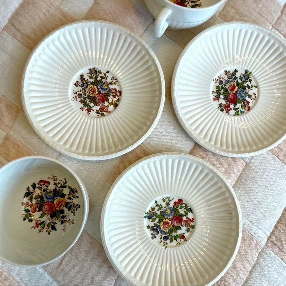 ADORABLE Wedgwood Edme Conway Sets, 2 Cups and 3 Saucers,‎ Vintage